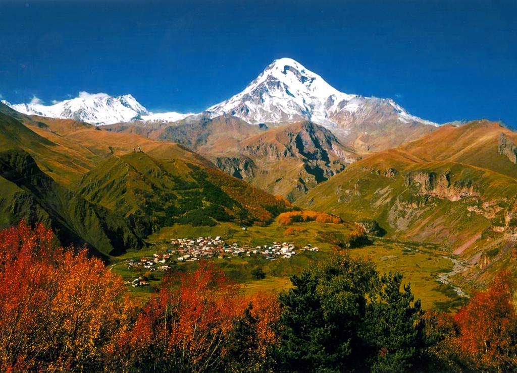Guest House Sandro Kazbegi Bagian luar foto