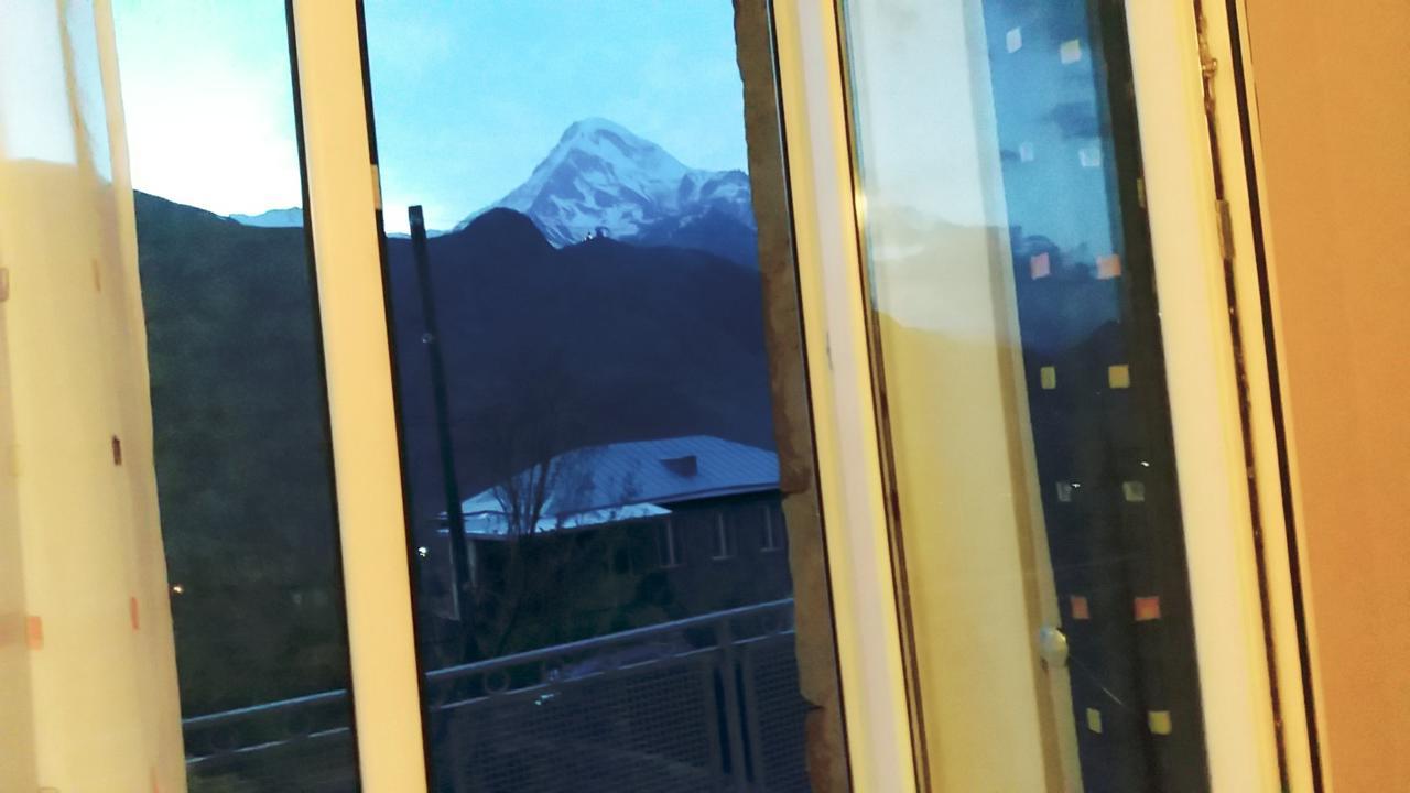 Guest House Sandro Kazbegi Bagian luar foto