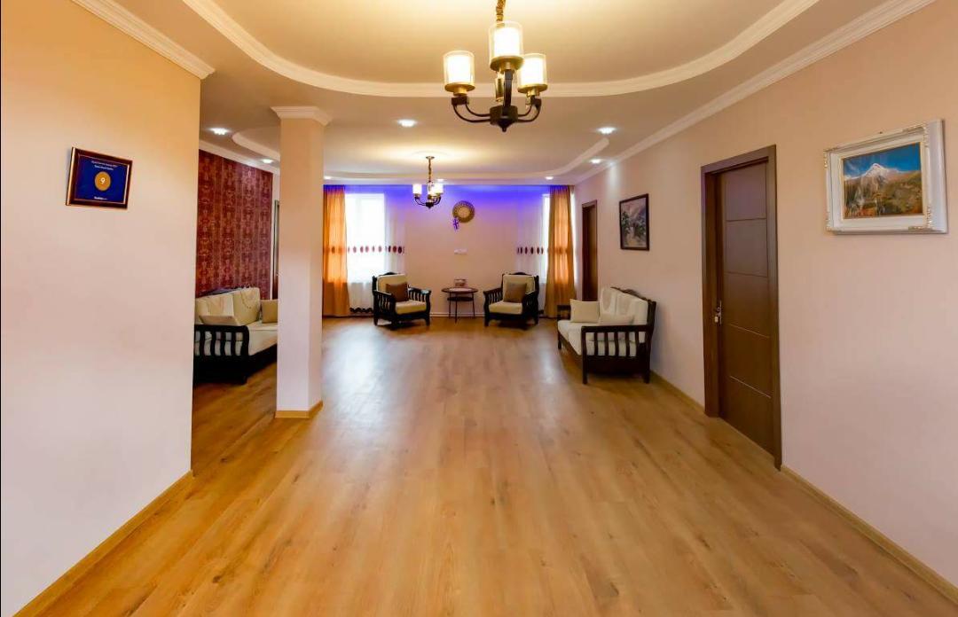 Guest House Sandro Kazbegi Bagian luar foto