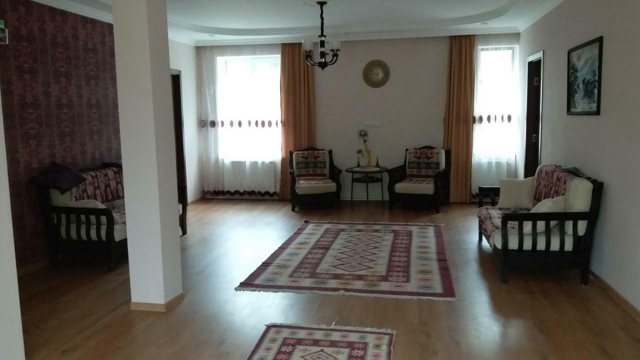 Guest House Sandro Kazbegi Ruang foto