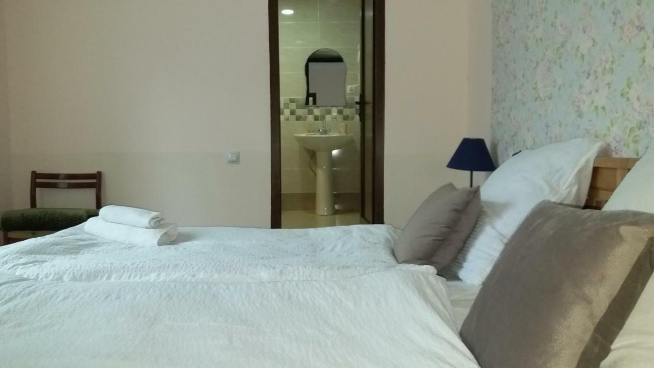 Guest House Sandro Kazbegi Ruang foto