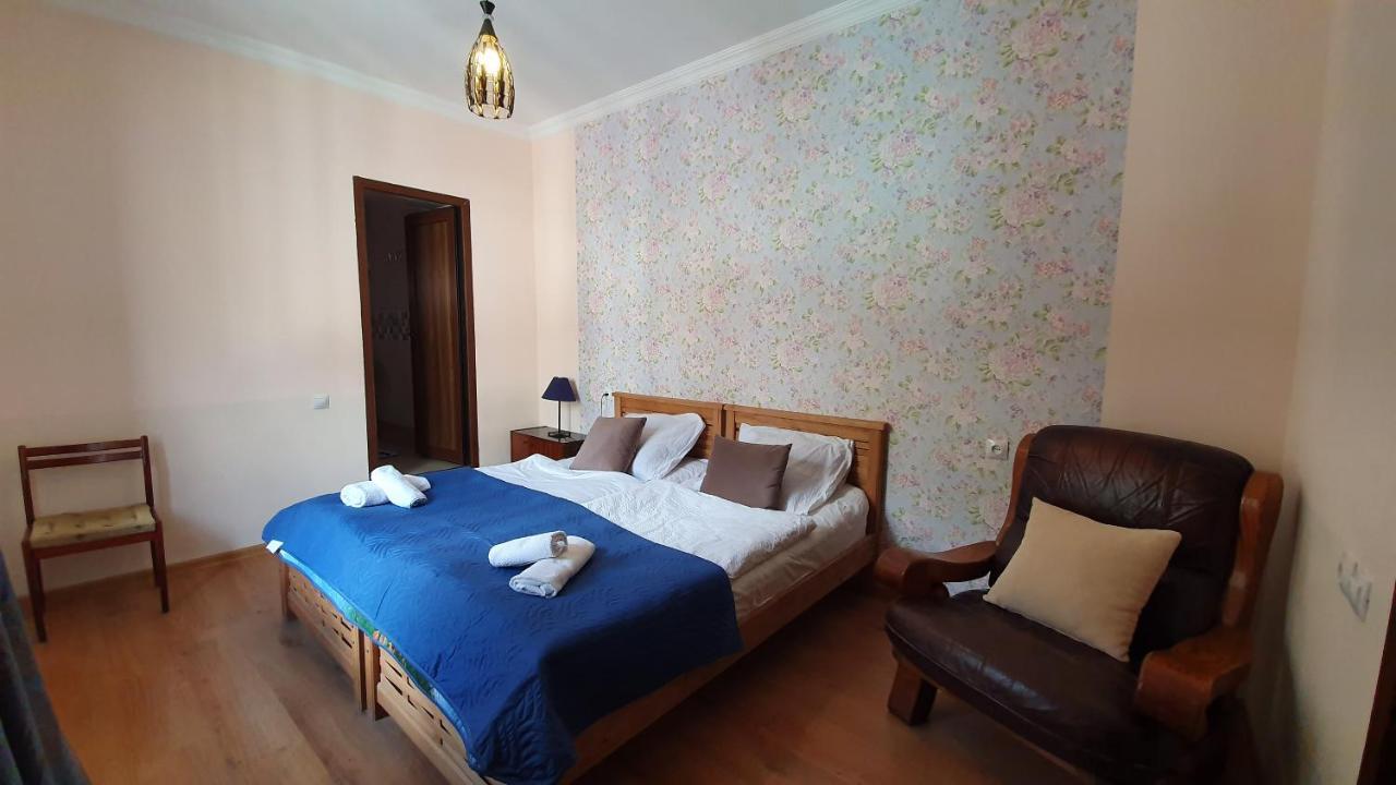 Guest House Sandro Kazbegi Bagian luar foto