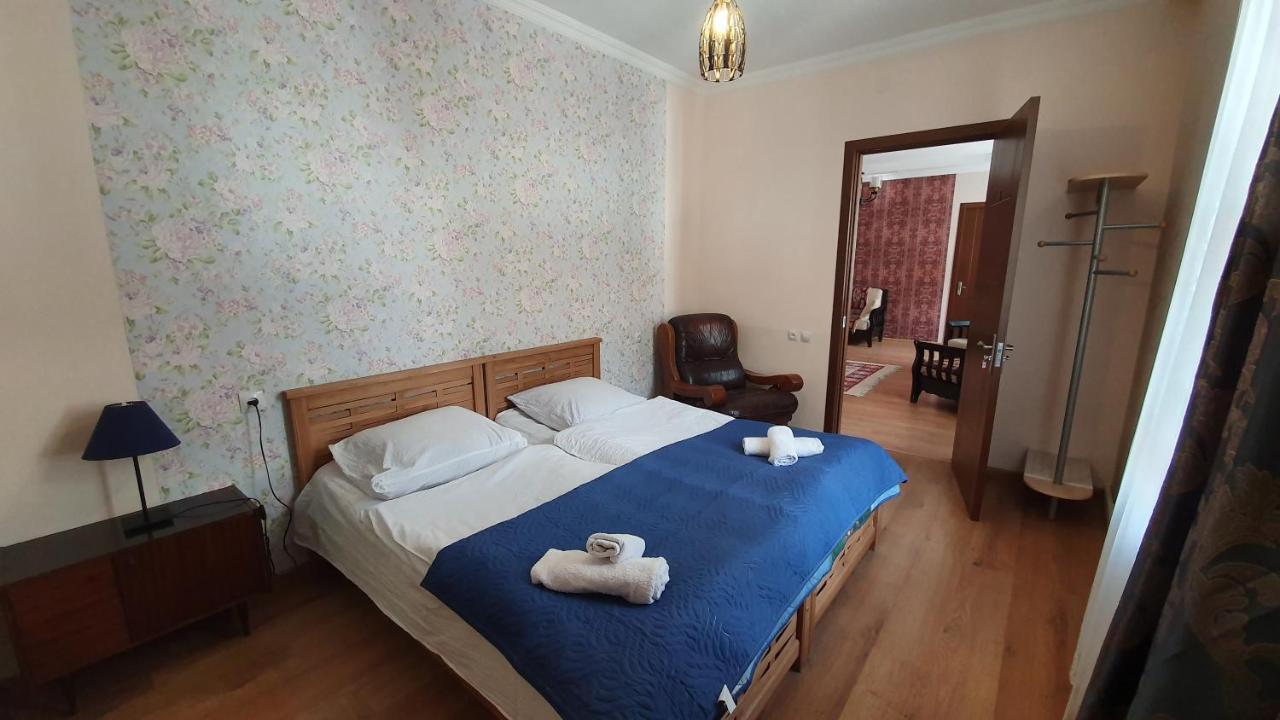 Guest House Sandro Kazbegi Bagian luar foto