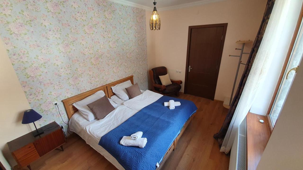 Guest House Sandro Kazbegi Bagian luar foto