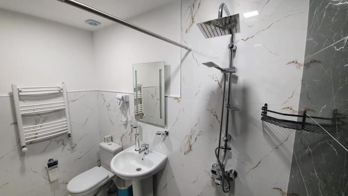Guest House Sandro Kazbegi Bagian luar foto