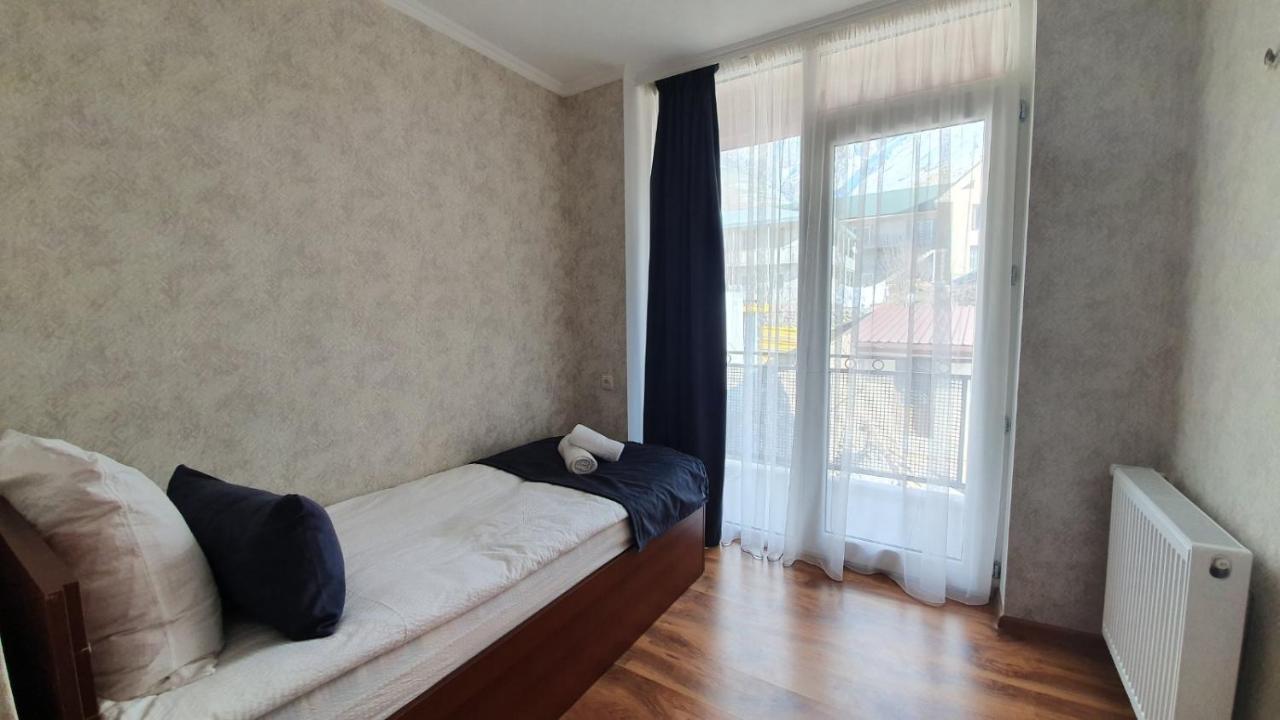 Guest House Sandro Kazbegi Bagian luar foto