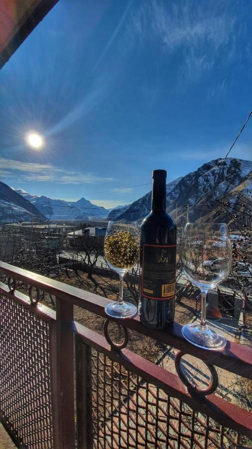 Guest House Sandro Kazbegi Bagian luar foto