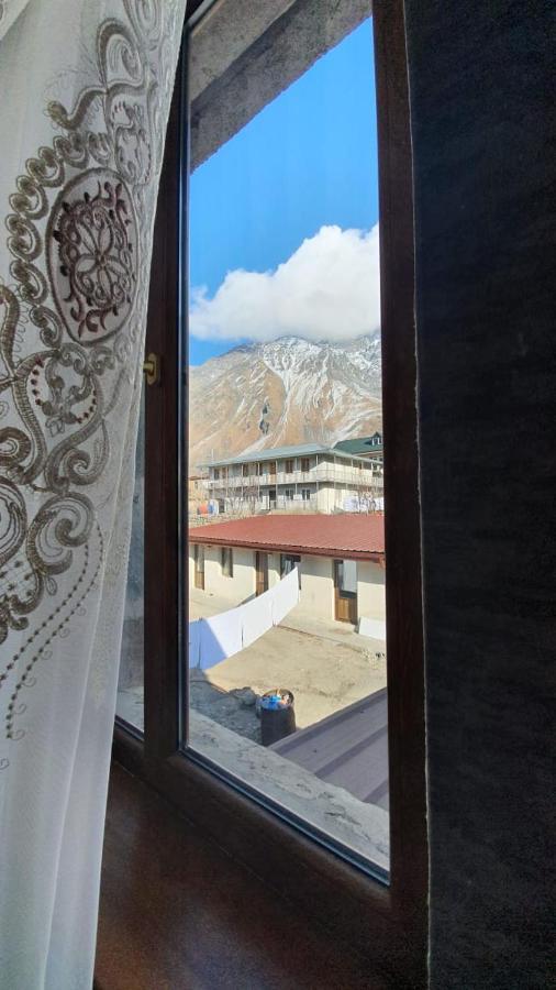 Guest House Sandro Kazbegi Bagian luar foto