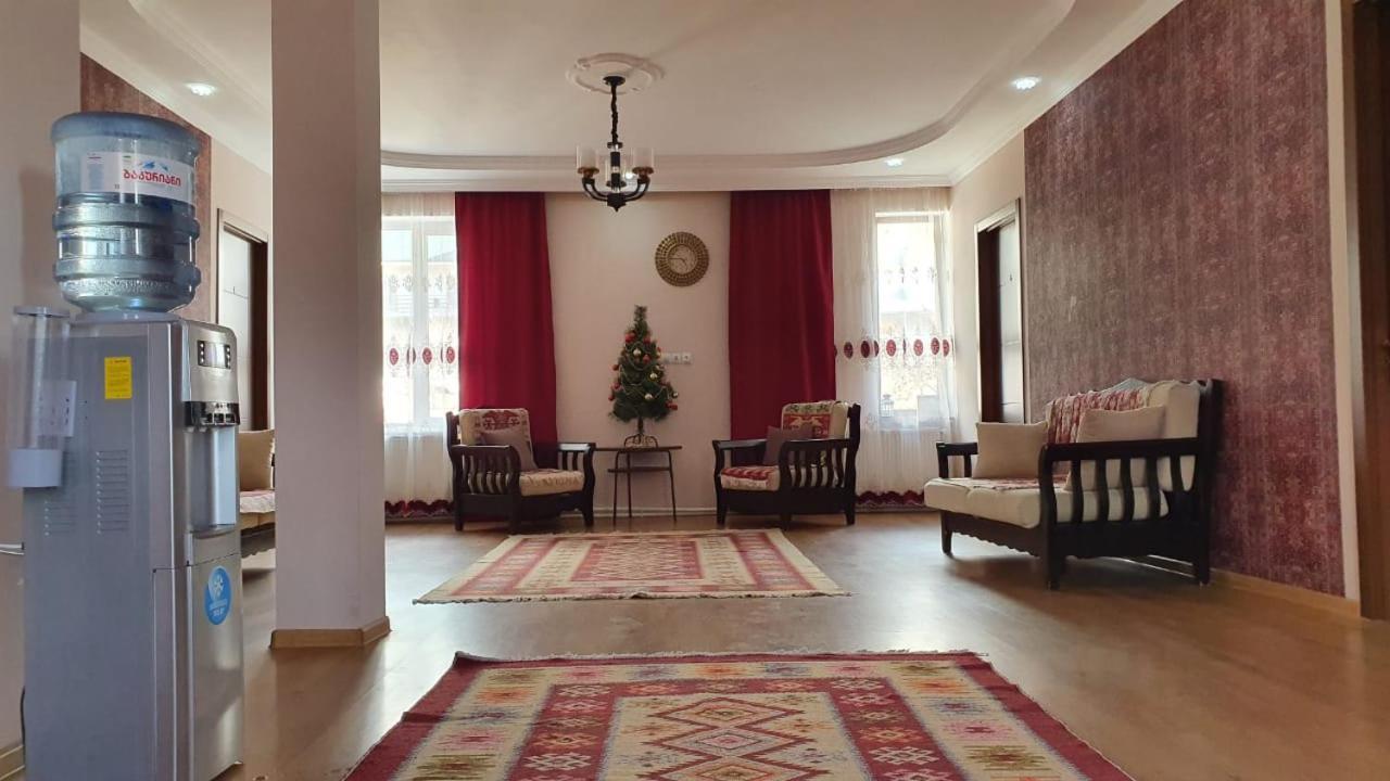 Guest House Sandro Kazbegi Bagian luar foto