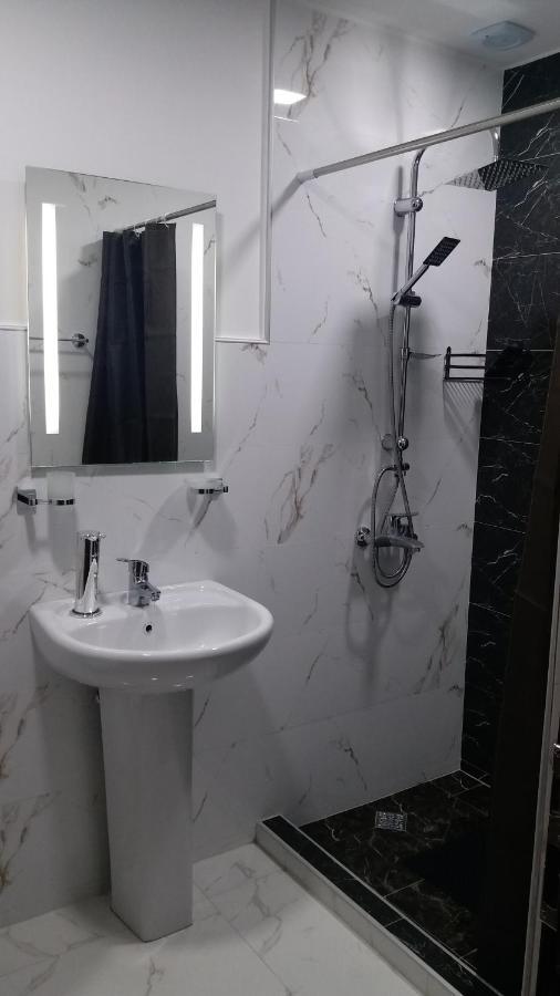 Guest House Sandro Kazbegi Bagian luar foto