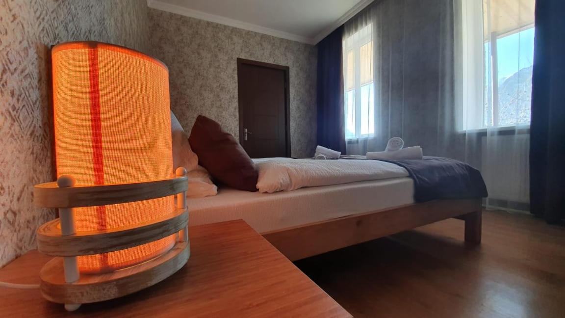 Guest House Sandro Kazbegi Bagian luar foto