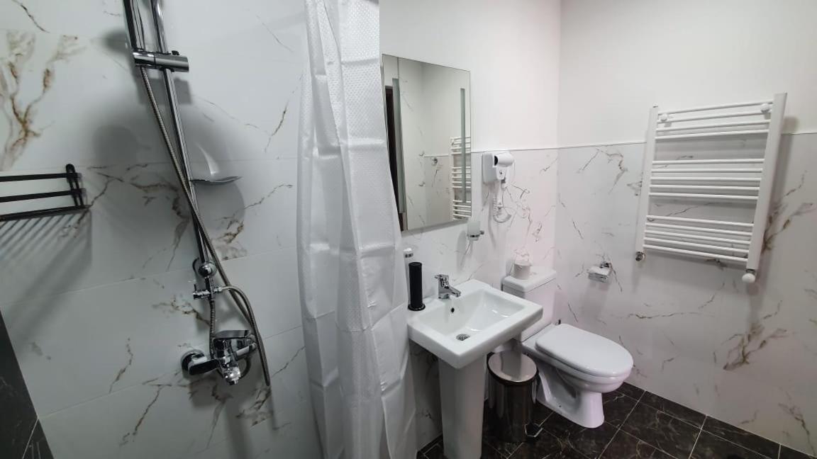 Guest House Sandro Kazbegi Bagian luar foto