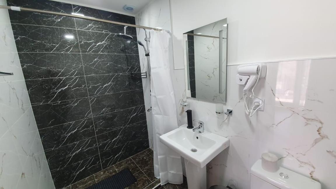 Guest House Sandro Kazbegi Bagian luar foto