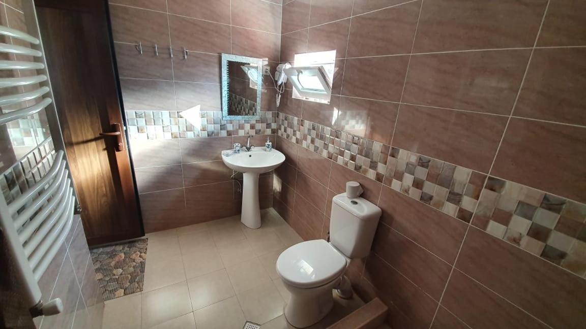 Guest House Sandro Kazbegi Bagian luar foto