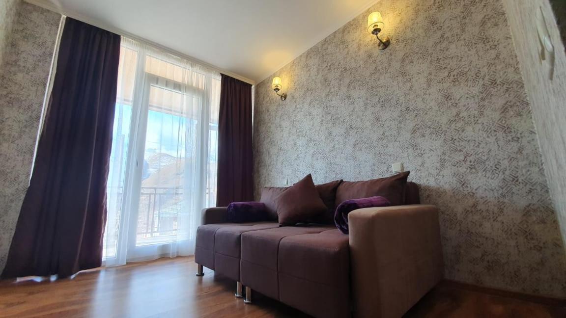Guest House Sandro Kazbegi Bagian luar foto