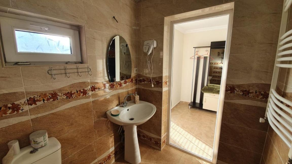 Guest House Sandro Kazbegi Bagian luar foto