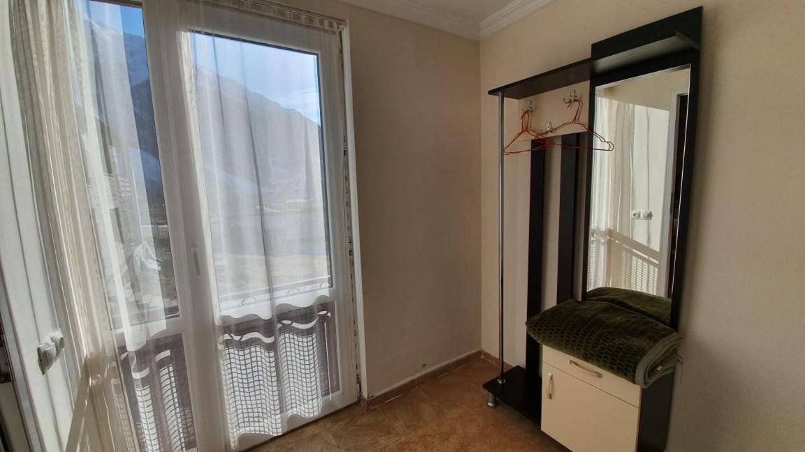Guest House Sandro Kazbegi Bagian luar foto