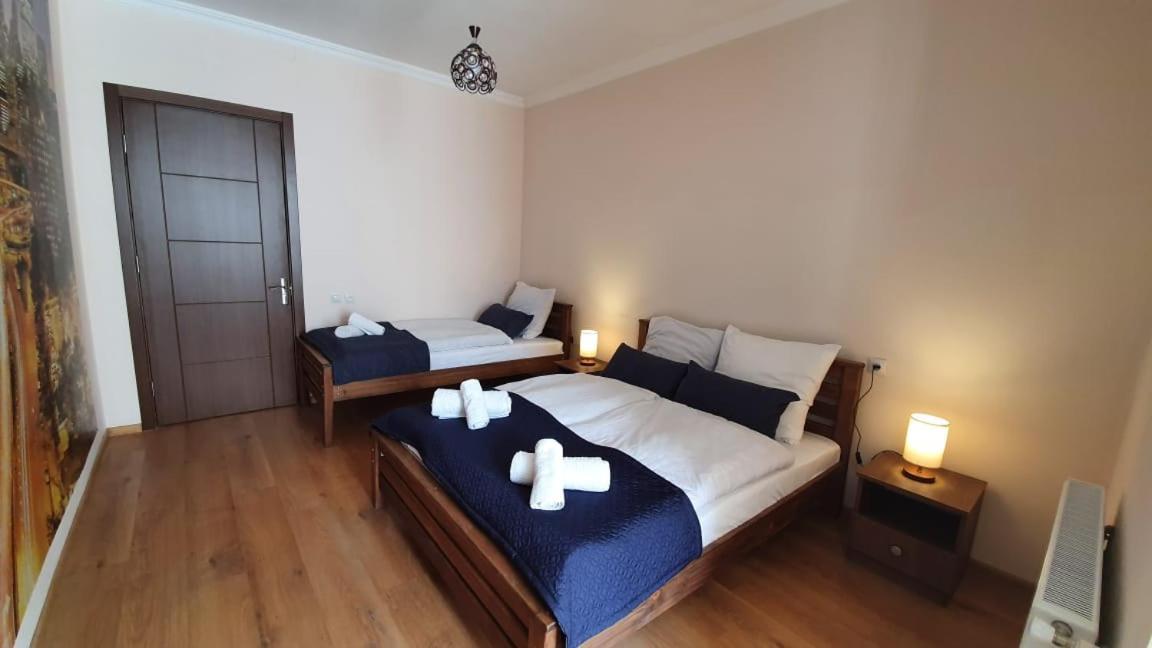 Guest House Sandro Kazbegi Bagian luar foto