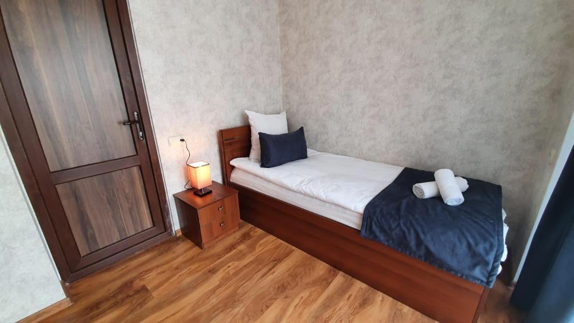 Guest House Sandro Kazbegi Bagian luar foto